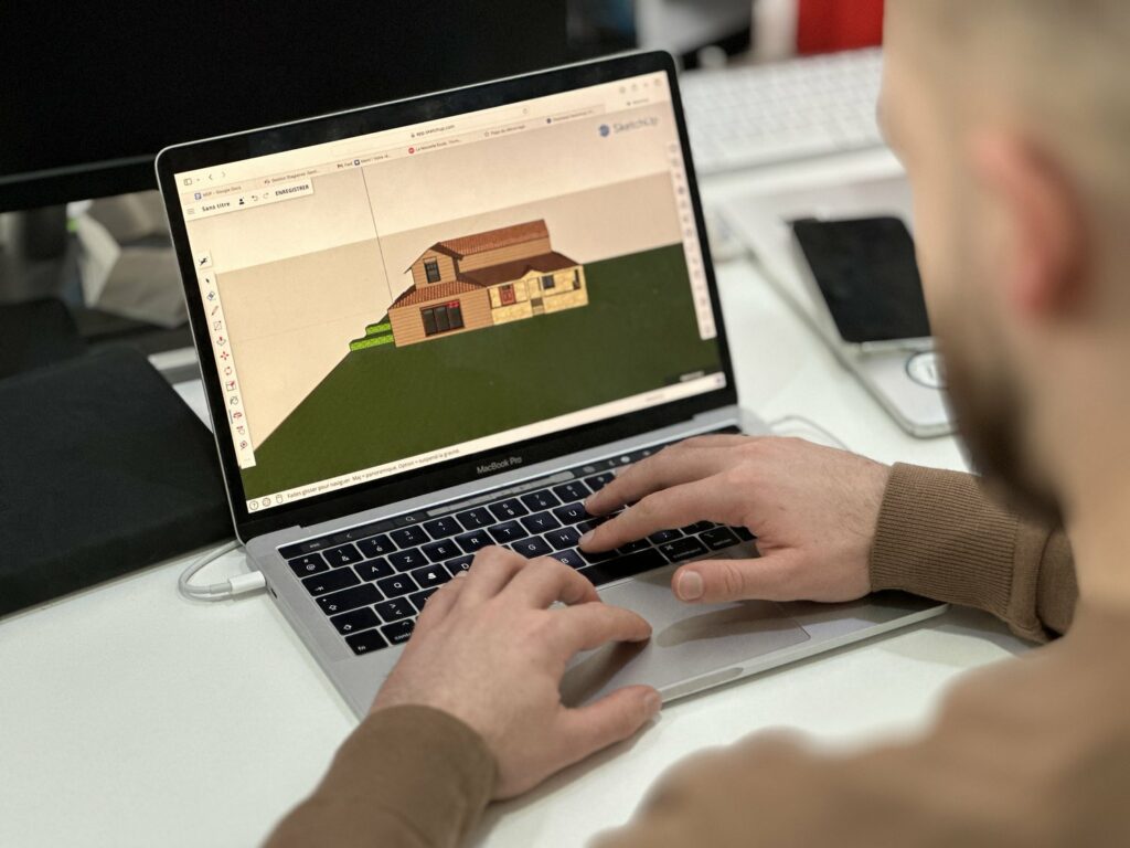 Interface de SketchUp Studio utilisée par un professionnel avec OM Conseil pour un projet de modélisation 3D